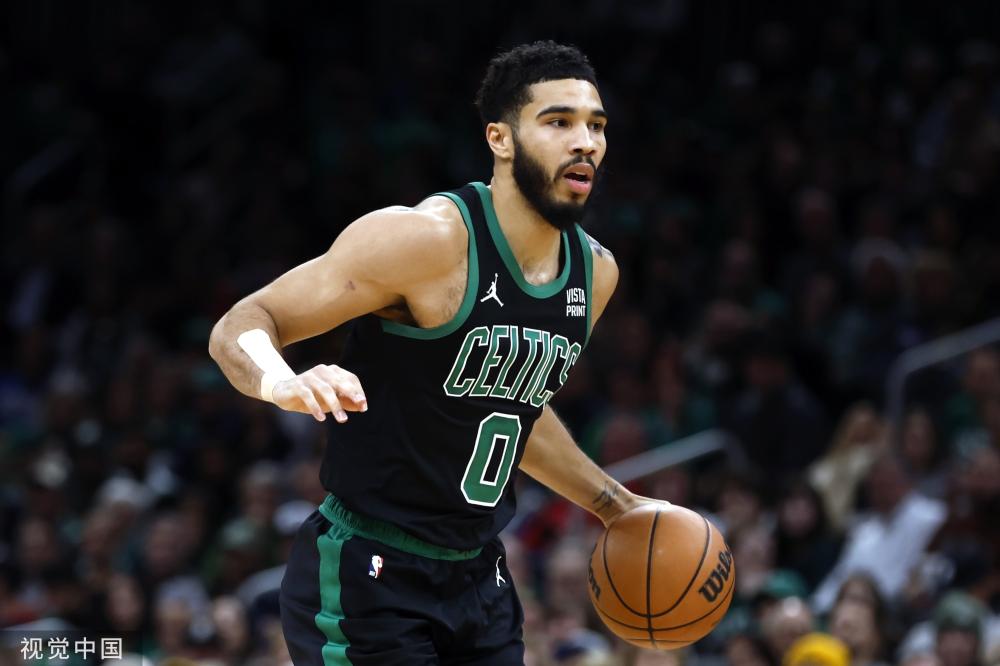 他谈到与球 他谈到与球